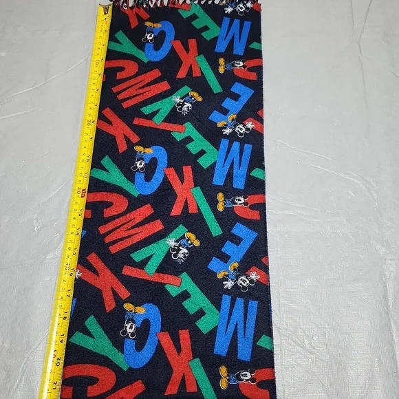 Micky Mouse Scarf - Picture 2 of 3